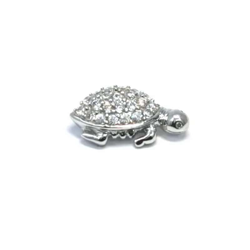 Colgante de tortuga de plata con piedras