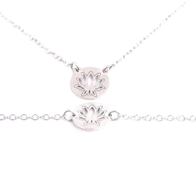 Cadena de plata con flor de loto y pulsera