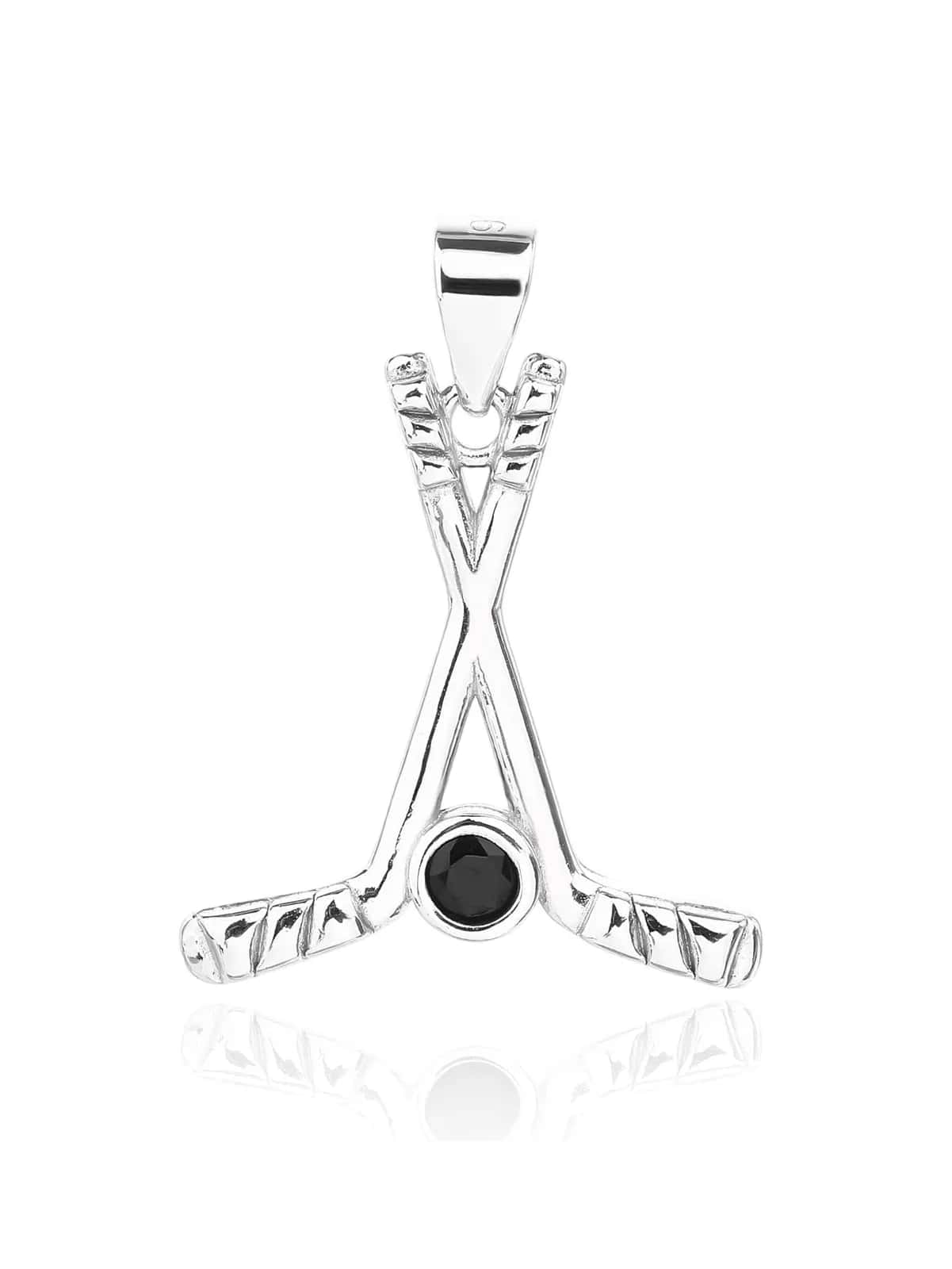Colgante de plata en forma de palo de hockey con piedra negra